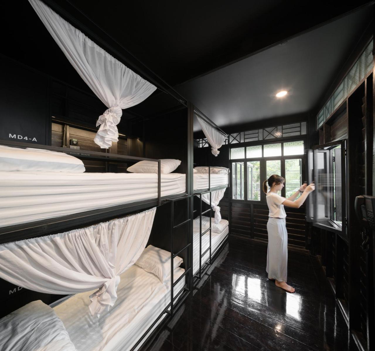 Kloem Hostel (Adults Only) Bangkok Exterior photo