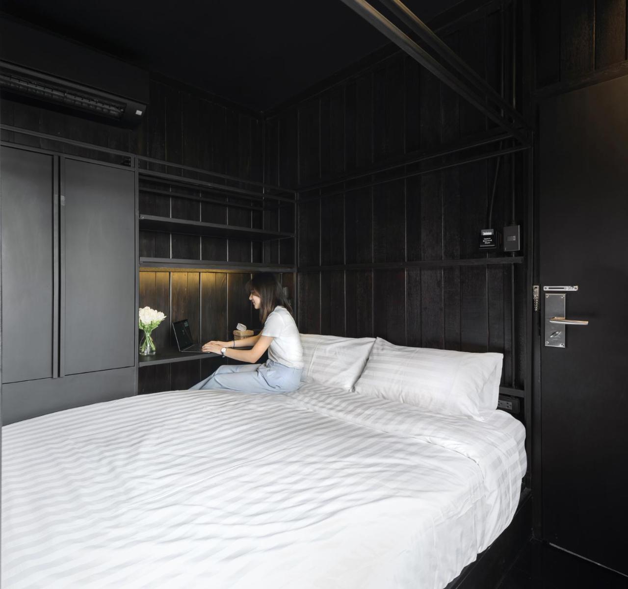Kloem Hostel (Adults Only) Bangkok Exterior photo
